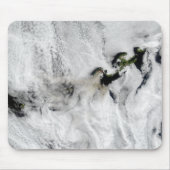 Plume aus dem Okmok-Vulkan, den Aleutianinseln 2 Mousepad (Vorne)