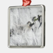 Plume aus dem Okmok-Vulkan, den Aleutianinseln 2 Ornament Aus Metall (Links)