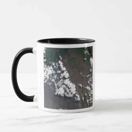 Plume erhebt sich aus dem Vulkan Nyiragongo in der Tasse (Links)