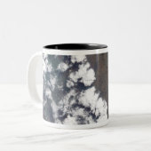 Plume erhebt sich aus dem Vulkan Nyiragongo in der Zweifarbige Tasse (Vorderseite Links)