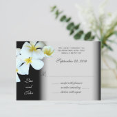 Plumeria auf Black Wedding Einladungs-Antwortkarte RSVP Karte (Stehend Vorderseite)