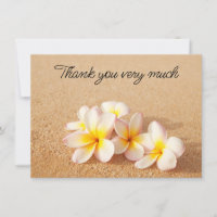 Plumeria Blume auf Sand danke Karte