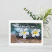 Plumeria Blume auf Sand danke Karte (Stehend Vorderseite)