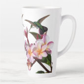 Plumeria-Blumen-Kolibri-Vogel Latte Tasse (Rechts)