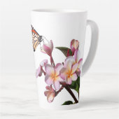 Plumeria-Blumen-Monarch-Schmetterling Latte Tasse (Rechte Ecke)