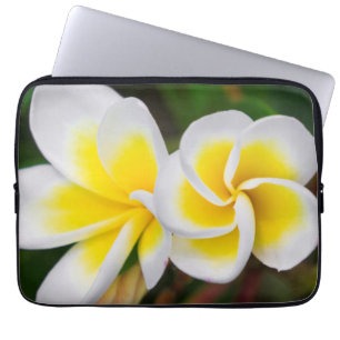 Plumeria-Blüten Nahaufnahme, Hawaii Laptopschutzhülle