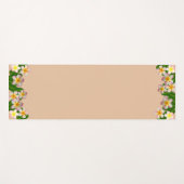 Plumeria Flowers on Champagne Beige Yogamatte (Vorderseite (Horizontal))