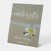 Plumeria Frangipani auf Sand Wedding Cards & Gifts