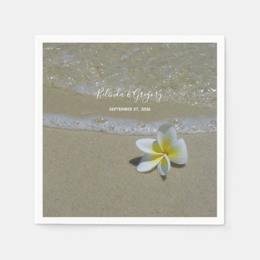 Plumeria Frangipani auf Sand Wedding Serviette (Vorderseite)