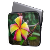 Plumeria rubra laptopschutzhülle (Vorderseite Links)