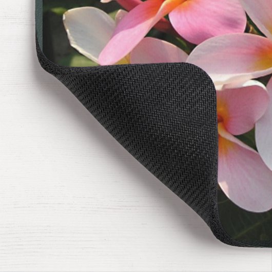 Plumerias in der Blüte Mousepad (Ecke)