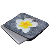 Plumerie Laptopschutzhülle (Vorne Knopf)