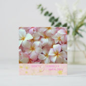 Plumerien auf gelbem Hintergrund Einladung (Stehend Vorderseite)