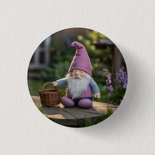 Plüsch-Gnom-Figur mit gewebtem Korb im Sommer Button (Vorderseite)