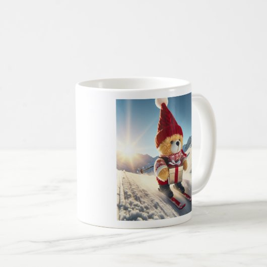 Plüschbär auf Skier bringt ein Geschenk Kaffeetasse (VorderseiteRechts)