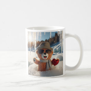 Plüschbär mit Herz in sonniger Winterlandschaft Kaffeetasse
