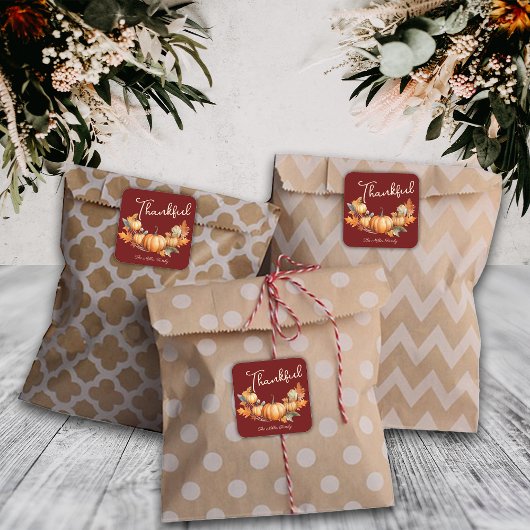 Plush RedThanksgiving Friendsgiving Abendessen nac Quadratischer Aufkleber