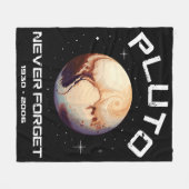 Pluto Never Forget Fleecedecke (Vorderseite (Horizontal))