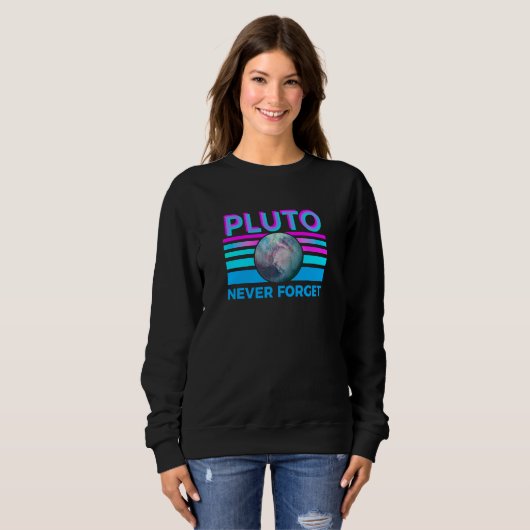 Pluto Never Forget Sweatshirt (Vorne ganz)