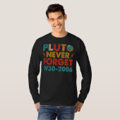 Pluto Never Forget T-Shirt (Vorne ganz)
