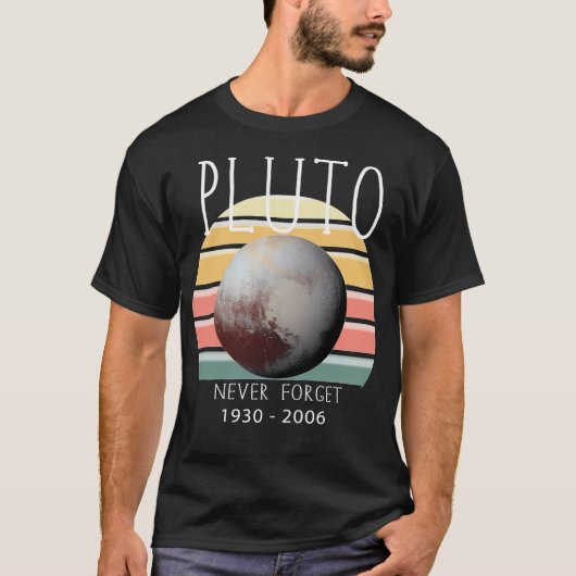 Pluto Never Forget T-Shirt (Vorderseite)