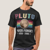 Pluto Never Vergessen - Funny Space Planet T-Shirt (Vorderseite)
