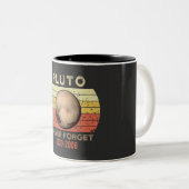 pluto nie vergessen, eris, mond, astronomo, astron zweifarbige tasse (VorderseiteRechts)