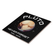 Pluto Niemals Vergessen Fliese (Seite)