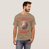 pluto verlangt, wieder ein Planet zu sein... T-Shirt (Vorne ganz)