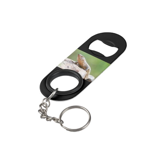 Plutschechse Mini Flaschenöffner (Rückseite Schrägansicht)