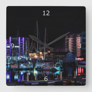 Plymouth Barbican Quadratische Wanduhr