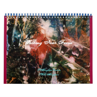 PMACarlson Walking in der Nähe der Fee Kalender