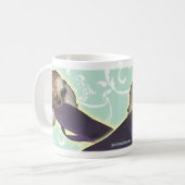 Pochi Welpe mit lila Purzelbaum Kaffeetasse (Vorderseite Links)