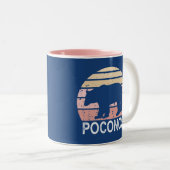 Poconos Retro Bär Zweifarbige Tasse (VorderseiteRechts)