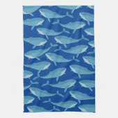 Pod of Whales Schwimmen dunkelblau Geschirrtuch (Vertikal)