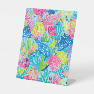 Podestschild in stilvoller Grafik Sockelschild