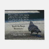 Poe's Raven Wartete auf der Fußmatte (Vorderseite)