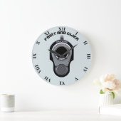 Point and Clock Funny Gun Zeichnend mit Ihrem Name Große Wanduhr (Zuhause)