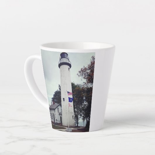 Pointe Aux Barques Lighthouse auf einer Tasse (Linke Ecke)