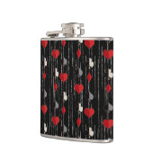 Poker, der Kartensymbole abspielt. Flachmann (Links)