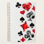 Poker Player Gambler Kartenspielen Anzug Las Vegas Planer<br><div class="desc">Grauer,  texturierter Hintergrund mit polygonalen Spielkarten-Symbolen. Symbole für Spielkarten,  Herz,  Diamant,  Pik und Club.</div>