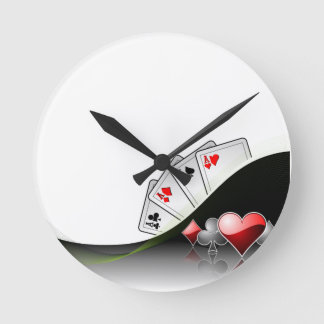 Poker- und Casino-Symbole Runde Wanduhr