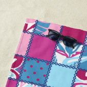 Pokii Hawaiian Floral and Dot Patchwork Pink Strandtuch (Beispiel)