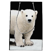 Polar Bear Cub Painting - Original Wildlife Art Mittlere Geschenktüte (Rückseite)