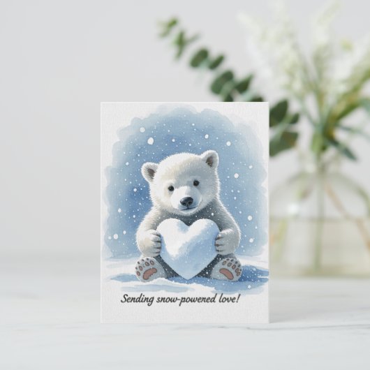 Polar bear in the snow with heart shaped snowball postkarte (Stehend Vorderseite)