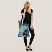 Polar Bear Sitting Under Northern Lights Tasche (Am Model)