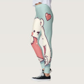 Polar Bear umarmt ein Herz auf einer hellblauen Ba Leggings (Links)
