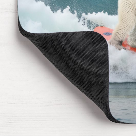 Polarbärsurfen auf einem Surfbrett Mousepad (Ecke)