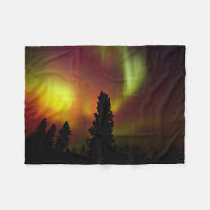 Polarlicht und Bäume Fleecedecke