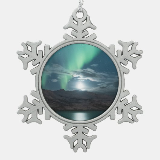 Polarlichter Vollmond Schneeflocken Zinn-Ornament (Vorderseite)